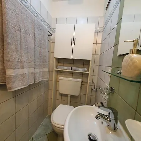 Flowerroom Con Bagno Privato Guest house *